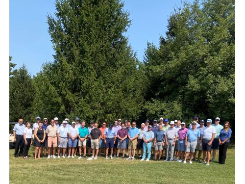Large number of event golfers